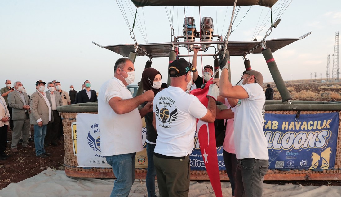 BAŞKAN BEYAZGÜL GÖBEKLİTEPE’DE “SICAK HAVA BALON” TANITIM UÇUŞUNA KATILDI