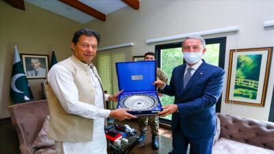 Millî Savunma Bakanı Akar, Pakistan Ziyaretinde Başbakan İmran Khan İle Görüştü