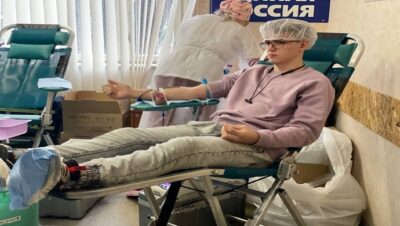 В Москве единороссы сдали кровь для раненых участников спецоперации в Донбассе