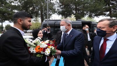 Millî Savunma Bakanı Hulusi Akar’a Uludağ Üniversitesi Tarafından Fahri Profesörlük Unvanı Verildi
