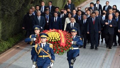 Президент Садыр Жапаров почтил память Гейдара Алиева и его супруги Зарифы Алиевой