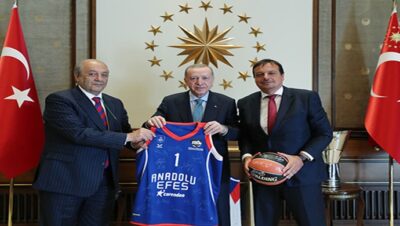 Cumhurbaşkanı Erdoğan, Anadolu Efes Spor Kulübü yönetici, teknik heyet ve sporcularını kabul etti