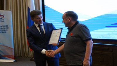 В Приморье «Единая Россия» наградила меценатов и общественников за поддержку ЛДНР