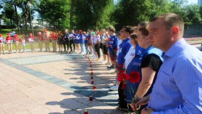 Во Владивостоке активисты «Единой России» почтили память детей-жертв войны на Донбассе