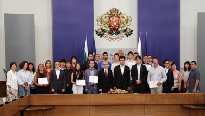 Премиерът Петков награди ученици с високи постижения от международни състезания и олимпиади