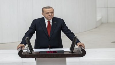 “Türkiye’nin küresel siyasi, ekonomik, askerî güç mücadelelerinin ortasında bir istikrar adası olarak hedeflerine doğru ilerlemesini sağlamakta kararlıyız”