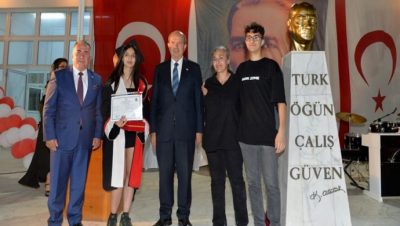Cumhurbaşkanı Ersin Tatar, Bülent Ecevit Anadolu Lisesi’nin 2022-2023 Akademik Yılı mezuniyet törenine katıldı