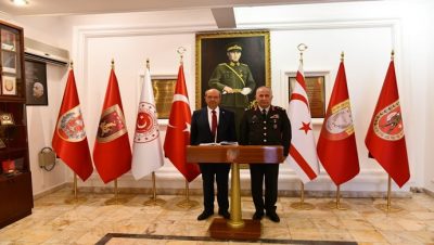 Cumhurbaşkanı Tatar, verdiği hizmetlerden KTBK Komutanı Sezai Öztürk’e teşekkür etti