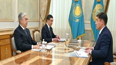 Devlet başkanı Adalet Bakanı Azamat Eskarayev’i kabul etti