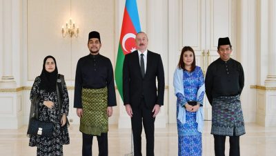 İlham Aliyev, Malezya’nın Azerbaycan’a yeni atanan büyükelçisinin itimatnamesini kabul etti