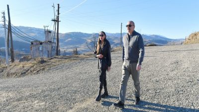 İlham Aliyev ve eşi Mehriban Aliyeva, Hocalı ilçesinin Şuşakend köyü topraklarında incelemelerde bulundu