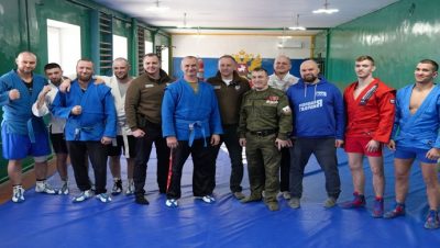 “Birleşik Rusya” ve MGER, Zhdanovka’daki (DPR) dövüş sanatları salonunun restore edilmesine yardımcı oldu